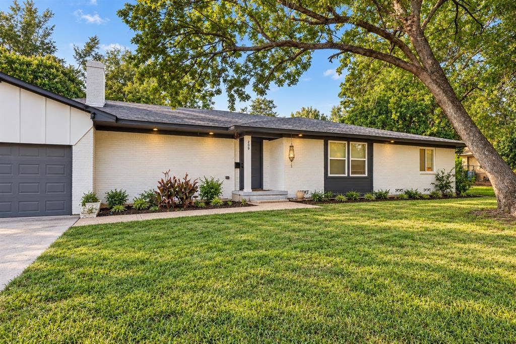 209 W 9th Street, Kemp, TX 75143 209 W 9th Street, Kemp, TX 75143