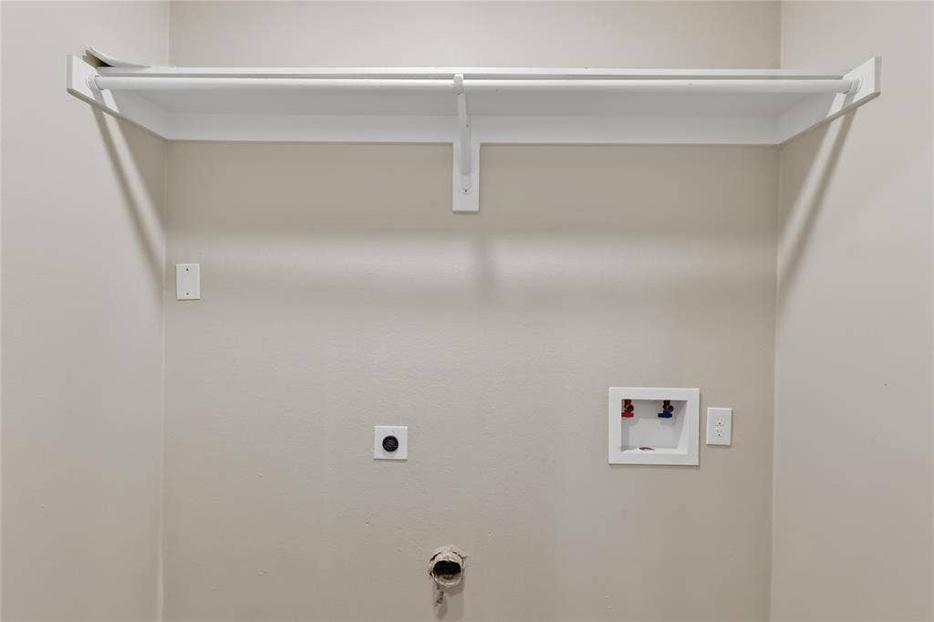 209 W 9th Street, Kemp, TX 75143 209 W 9th Street, Kemp, TX 75143