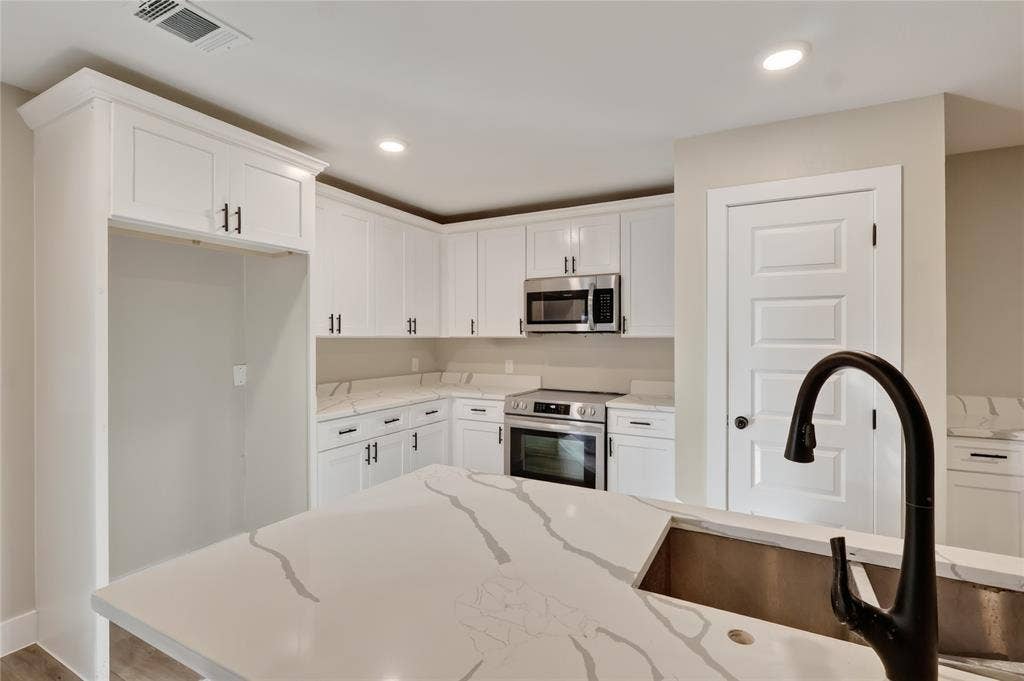 209 W 9th Street, Kemp, TX 75143 209 W 9th Street, Kemp, TX 75143