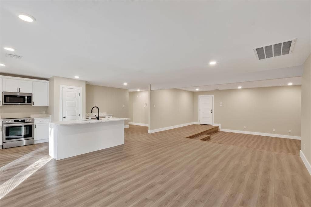 209 W 9th Street, Kemp, TX 75143 209 W 9th Street, Kemp, TX 75143