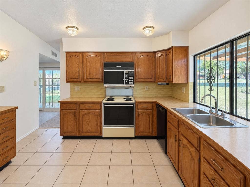 1226 Sequoia Drive, DeSoto, TX 75115 1226 Sequoia Drive, DeSoto, TX 75115