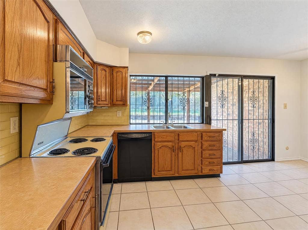 1226 Sequoia Drive, DeSoto, TX 75115 1226 Sequoia Drive, DeSoto, TX 75115