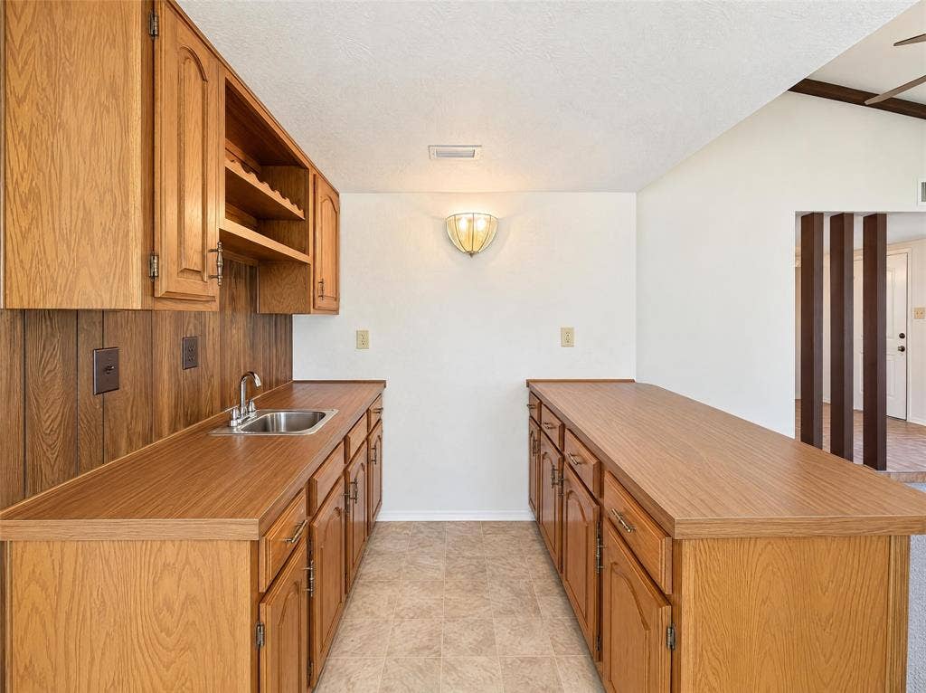 1226 Sequoia Drive, DeSoto, TX 75115 1226 Sequoia Drive, DeSoto, TX 75115