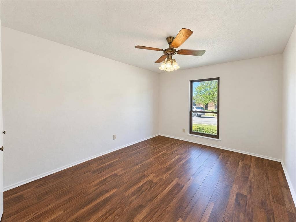 1226 Sequoia Drive, DeSoto, TX 75115 1226 Sequoia Drive, DeSoto, TX 75115