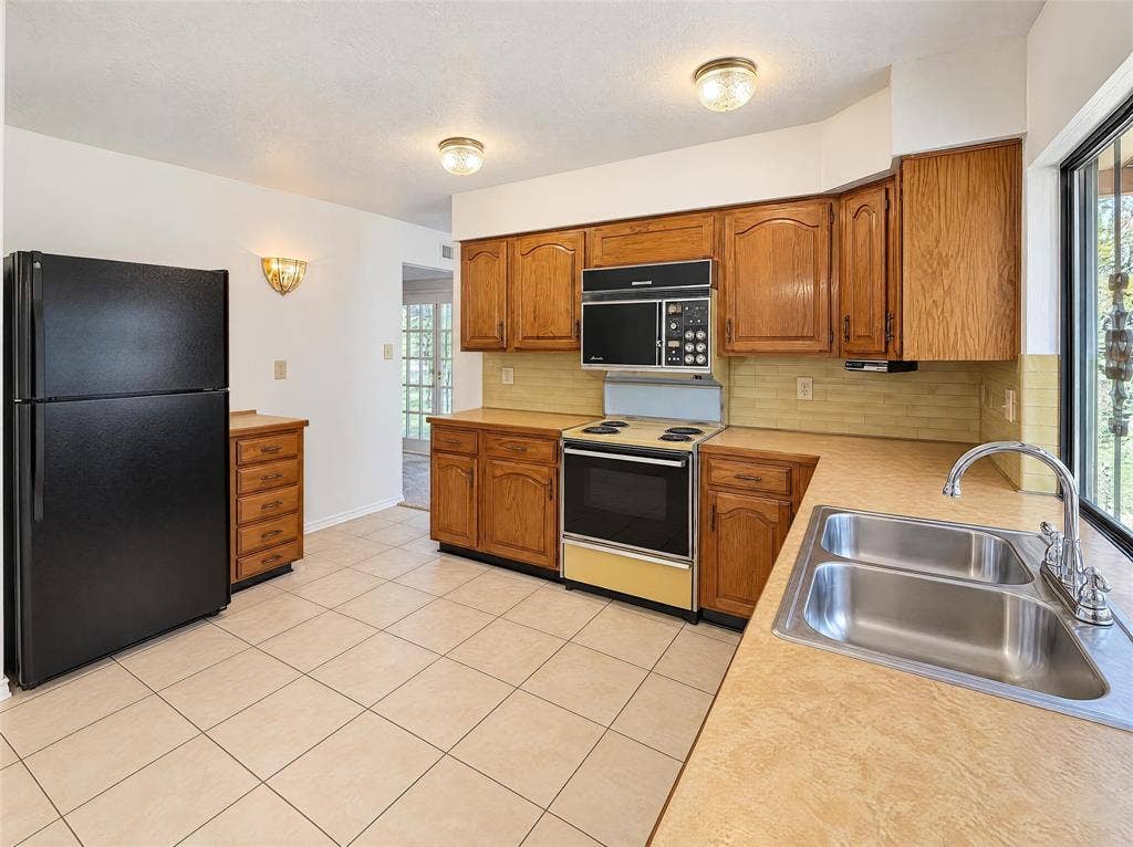 1226 Sequoia Drive, DeSoto, TX 75115 1226 Sequoia Drive, DeSoto, TX 75115