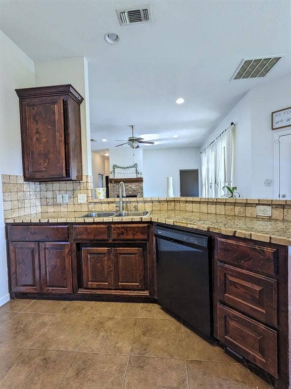 916 Winding Road, Granbury, TX 76049 916 Winding Road, Granbury, TX 76049