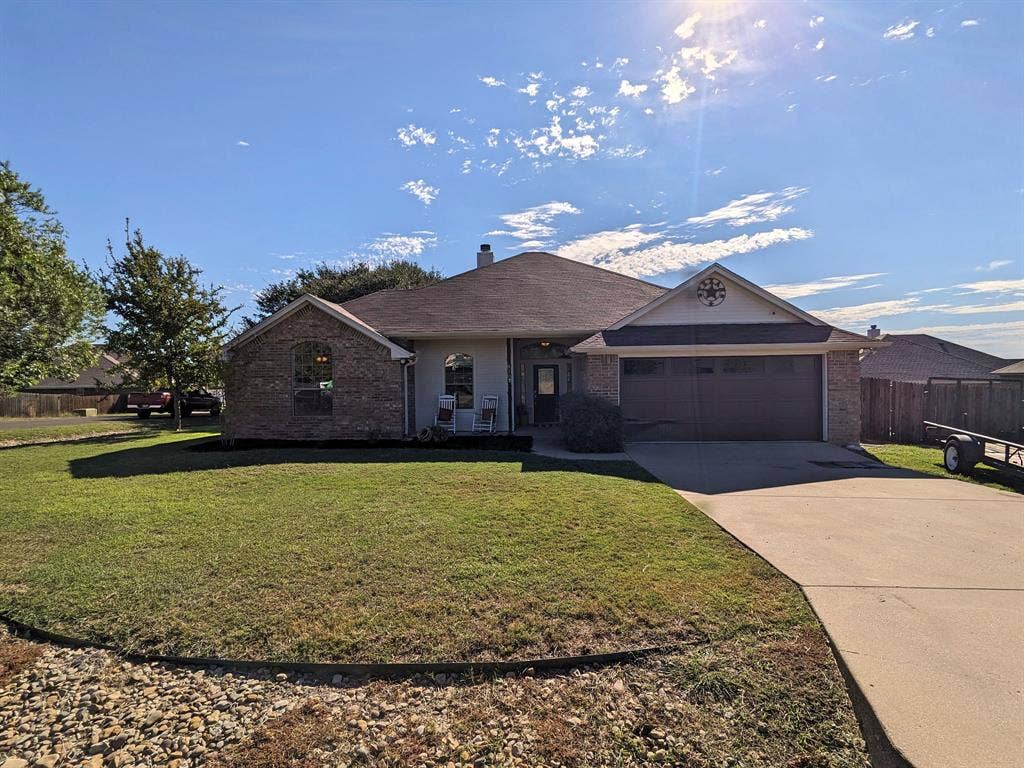 916 Winding Road, Granbury, TX 76049 916 Winding Road, Granbury, TX 76049