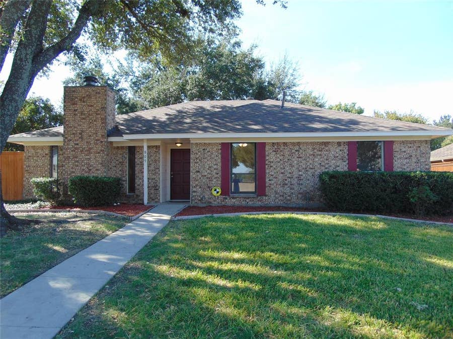 Property photo for 809 Broadmoor Drive, Mesquite, TX