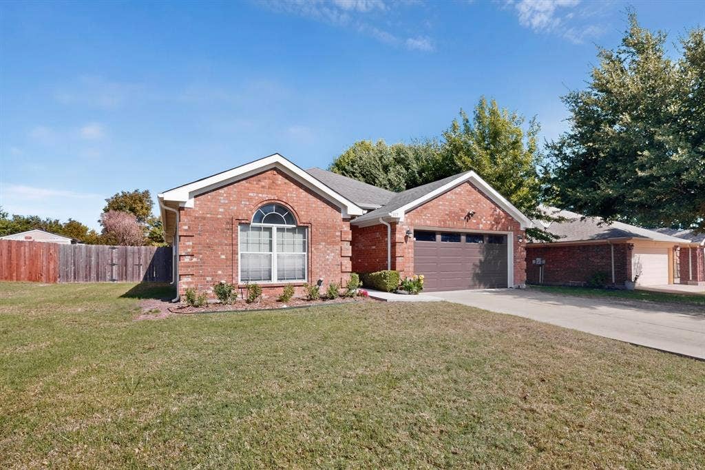 317 Sagebrush Lane, Waxahachie, TX 75165 317 Sagebrush Lane, Waxahachie, TX 75165