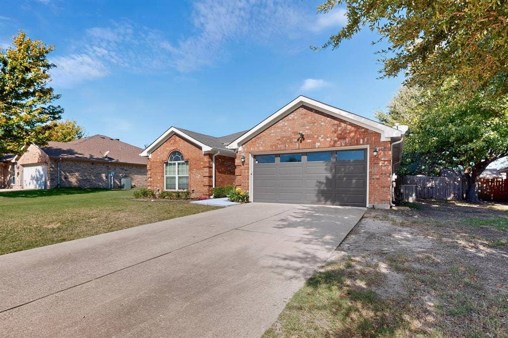 317 Sagebrush Lane, Waxahachie, TX 75165 317 Sagebrush Lane, Waxahachie, TX 75165