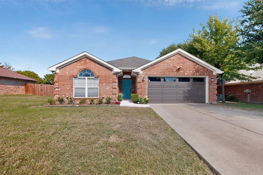 Property photo for 317 Sagebrush Lane, Waxahachie, TX
