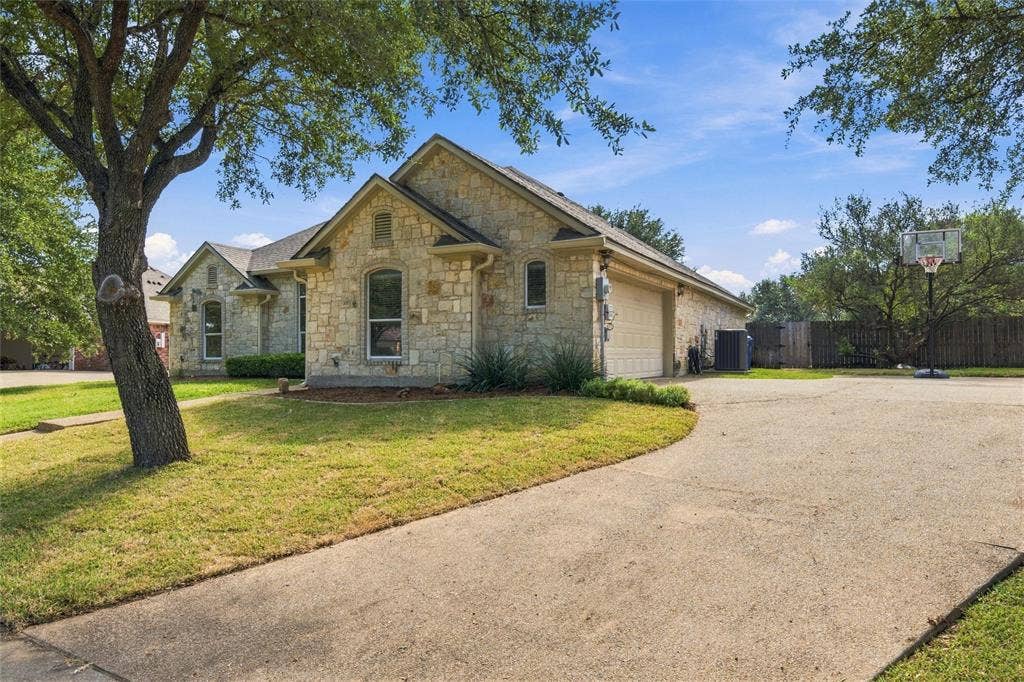 321 Canterbury Road, Waco, TX 76712