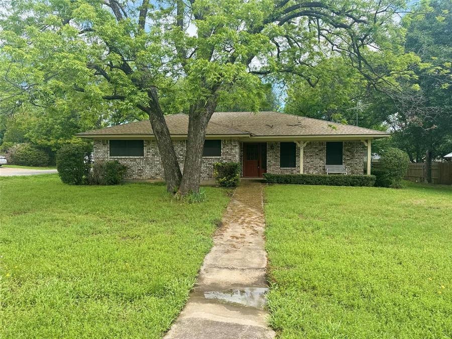 Property photo for 522 W 4th Street, Justin, TX