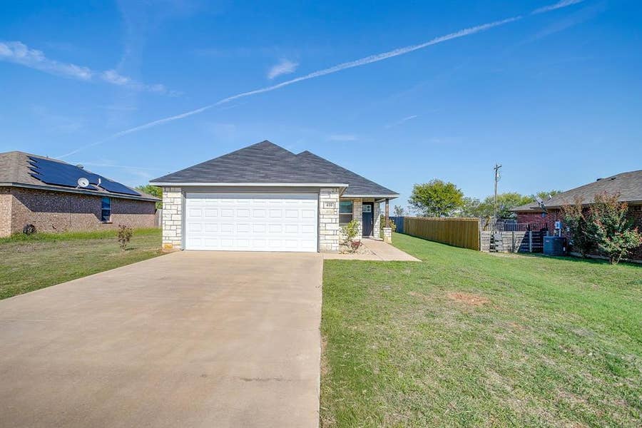 Property photo for 410 Mesquite Drive, Rio Vista, TX