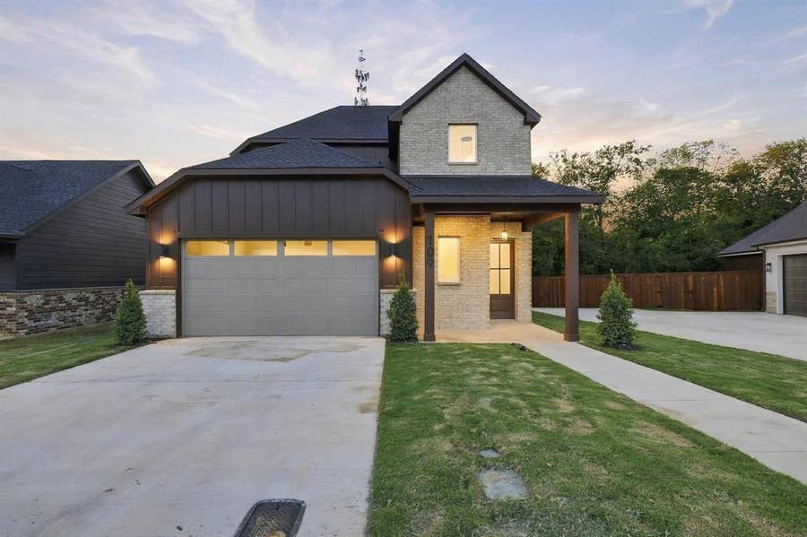 Property photo for 109 Iron Horse Lane, Denison, TX
