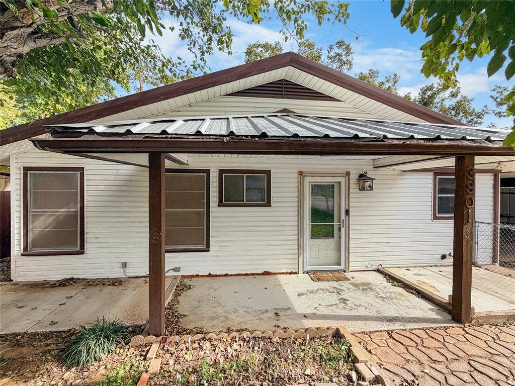 3901 Greenbrook Street, Granbury, TX 76048