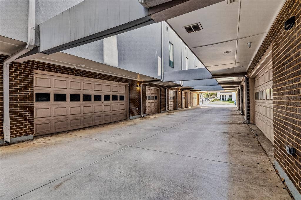 2222 Moser Avenue, #105, Dallas, TX 75206 1st floor half bath