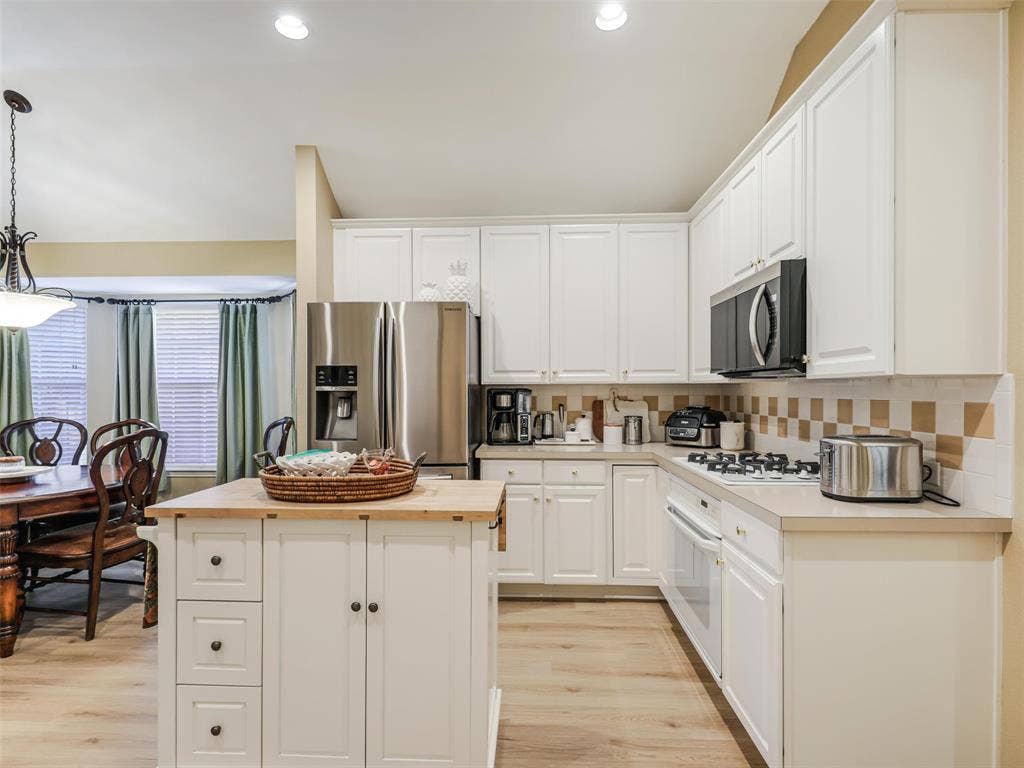 9021 Azinger Drive, Plano, TX 75025 9021 Azinger Drive, Plano, TX 75025