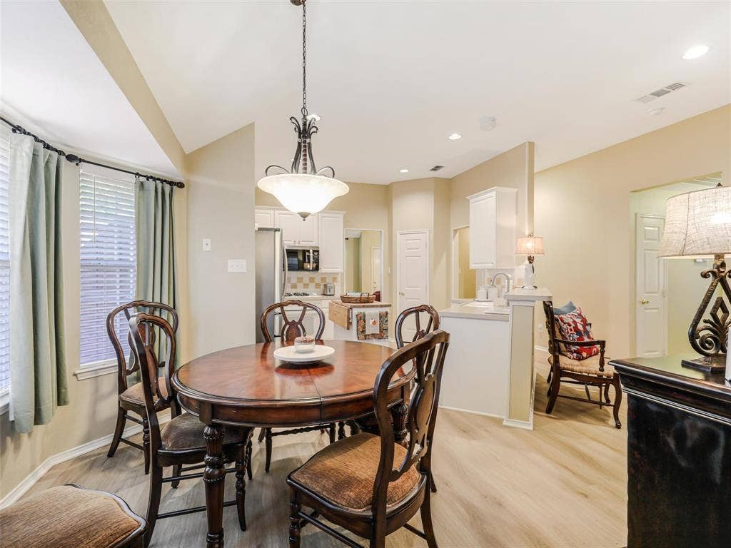 9021 Azinger Drive, Plano, TX 75025 9021 Azinger Drive, Plano, TX 75025