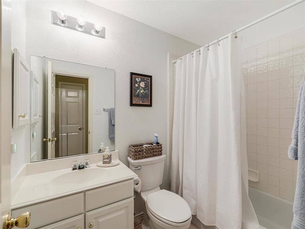 9021 Azinger Drive, Plano, TX 75025 9021 Azinger Drive, Plano, TX 75025
