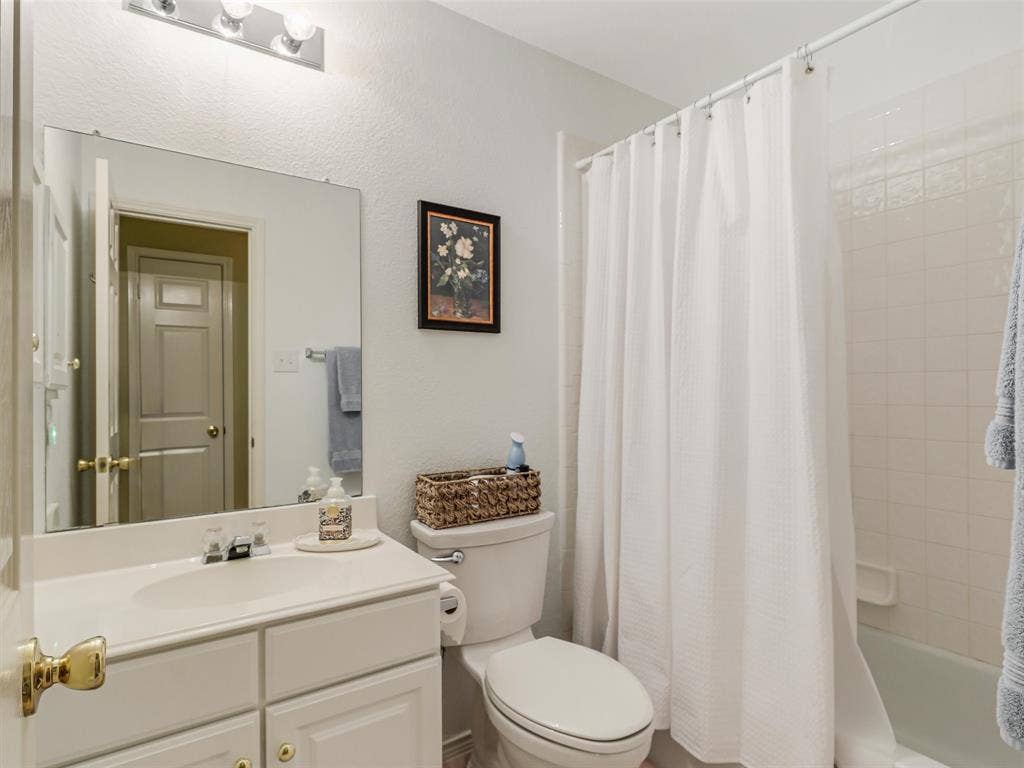 9021 Azinger Drive, Plano, TX 75025 9021 Azinger Drive, Plano, TX 75025