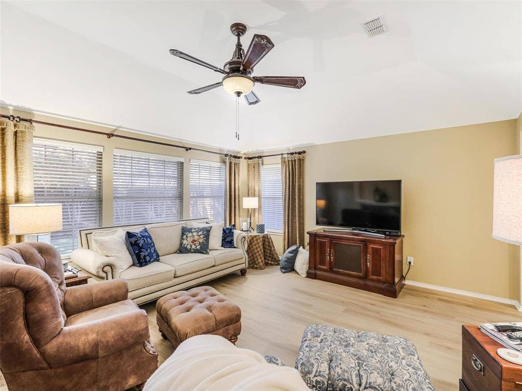 9021 Azinger Drive, Plano, TX 75025 9021 Azinger Drive, Plano, TX 75025