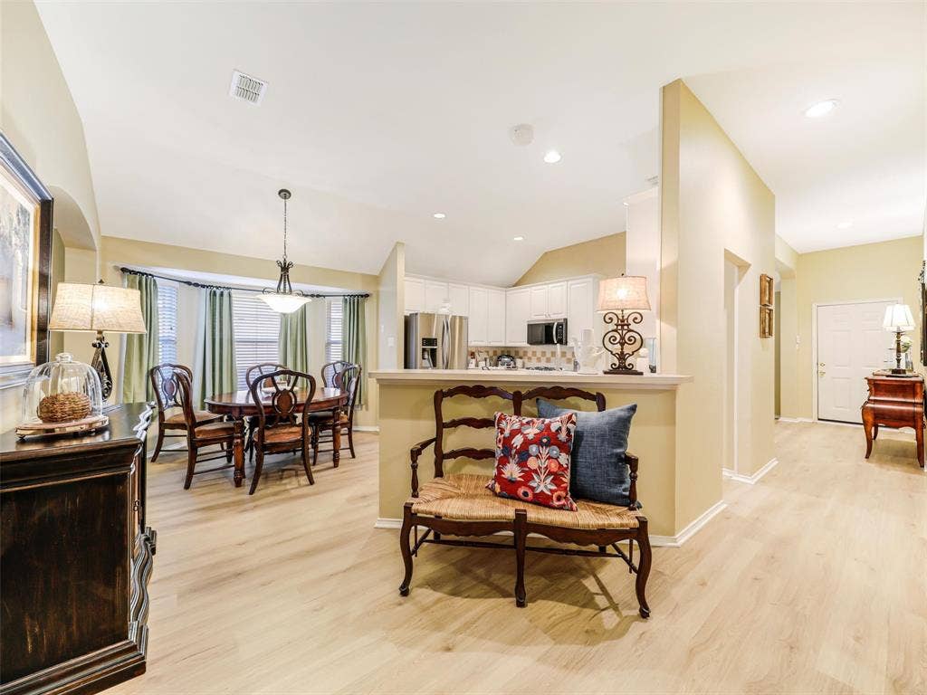 9021 Azinger Drive, Plano, TX 75025 9021 Azinger Drive, Plano, TX 75025