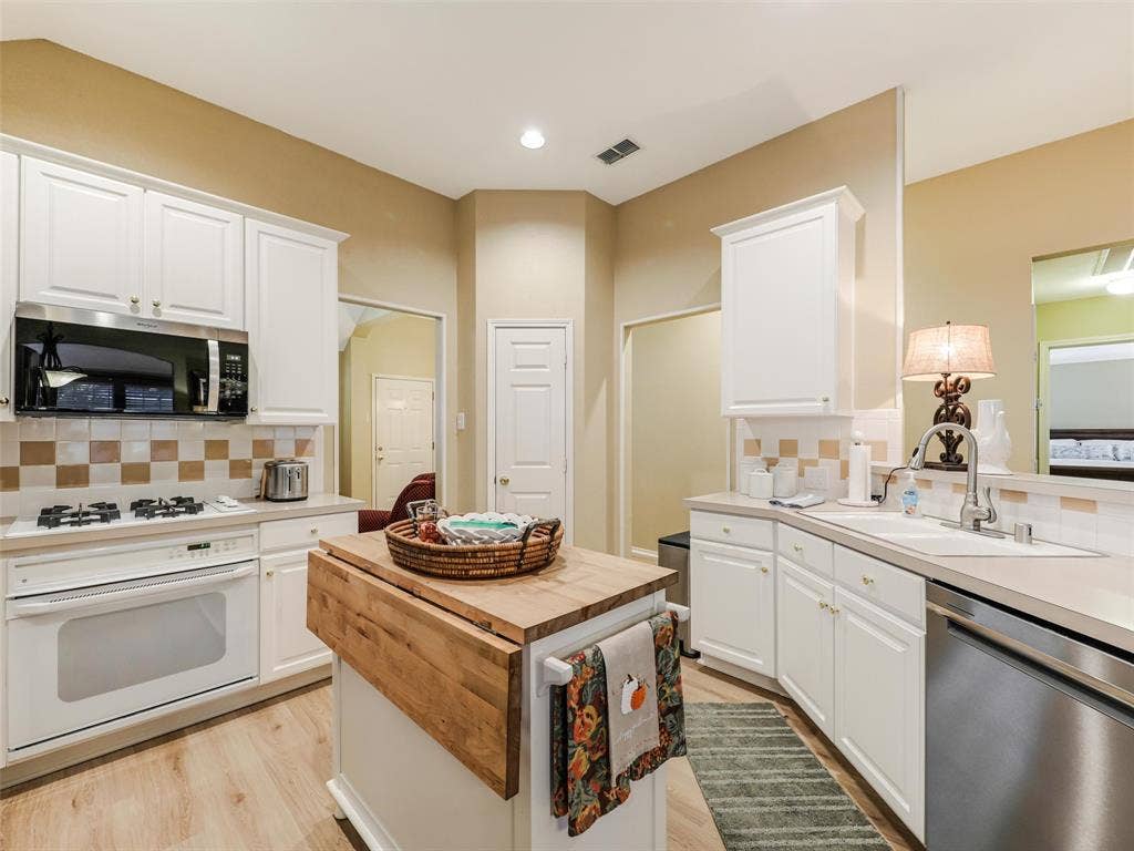 9021 Azinger Drive, Plano, TX 75025 9021 Azinger Drive, Plano, TX 75025