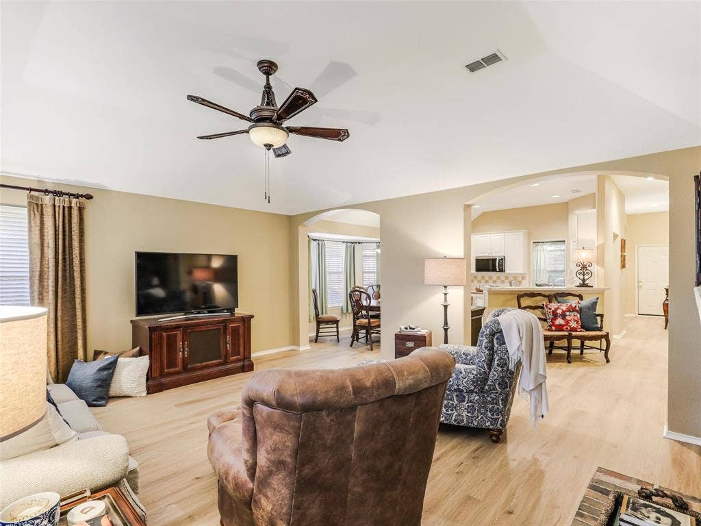 9021 Azinger Drive, Plano, TX 75025 9021 Azinger Drive, Plano, TX 75025