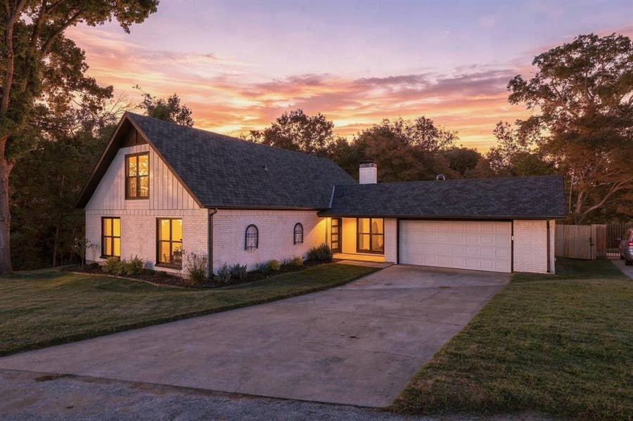 Property photo for 3104 Lakeview Drive, Grapevine, TX