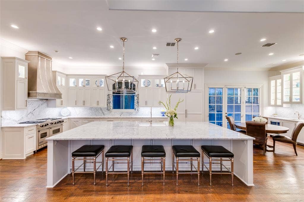 6131 Park Lane, Dallas, TX 75225 6131 Park Lane, Dallas, TX 75225