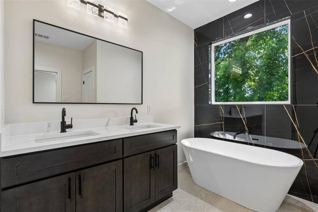 3324 Navaro Street, Dallas, TX 75212 3324 Navaro Street, Dallas, TX 75212