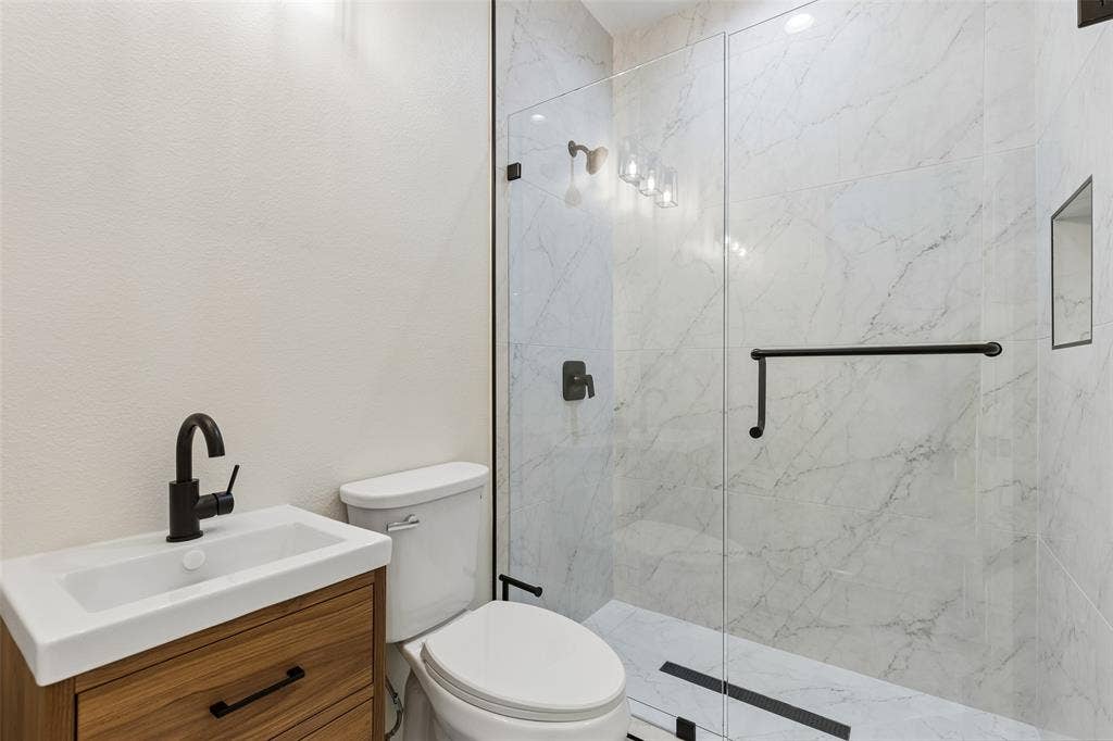 3324 Navaro Street, Dallas, TX 75212 3324 Navaro Street, Dallas, TX 75212