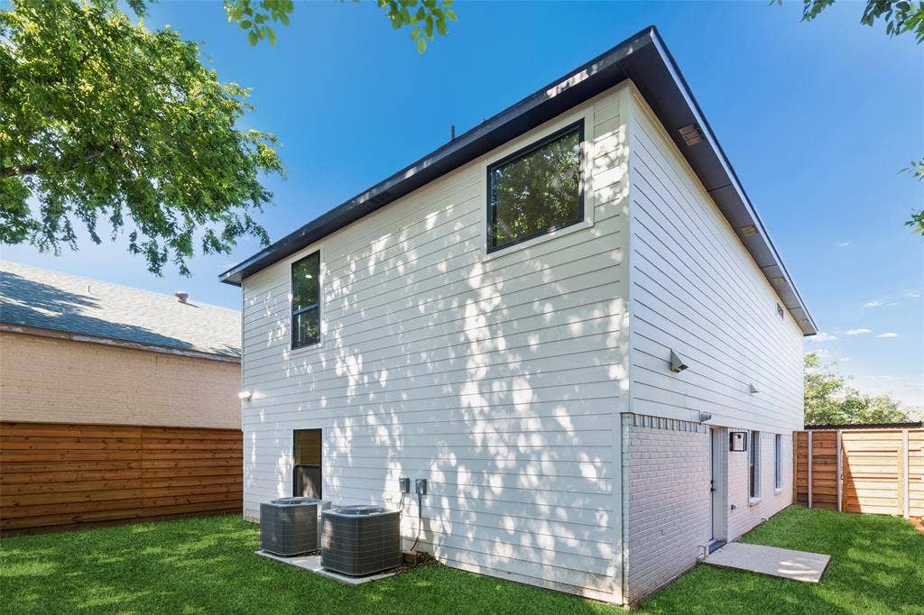 3324 Navaro Street, Dallas, TX 75212 3324 Navaro Street, Dallas, TX 75212