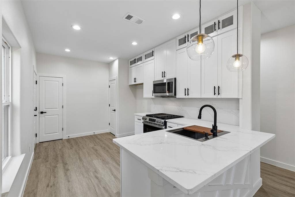 3324 Navaro Street, Dallas, TX 75212 3324 Navaro Street, Dallas, TX 75212