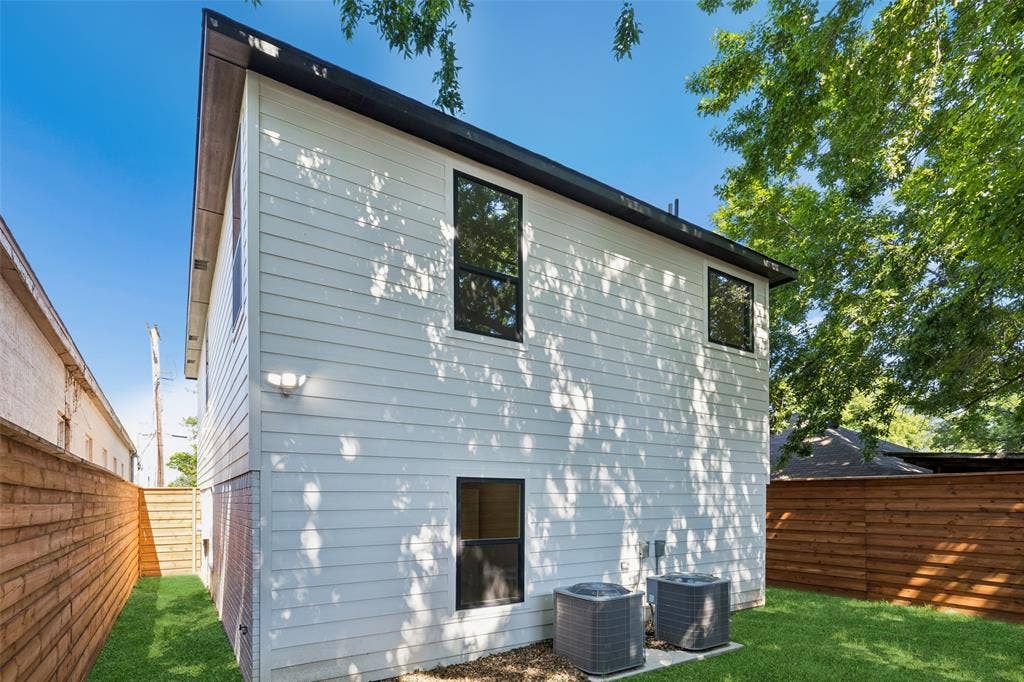 3324 Navaro Street, Dallas, TX 75212 3324 Navaro Street, Dallas, TX 75212