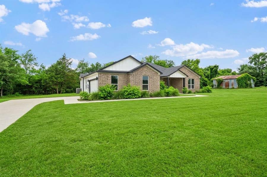 Property photo for 646 County Road 4109, Greenville, TX