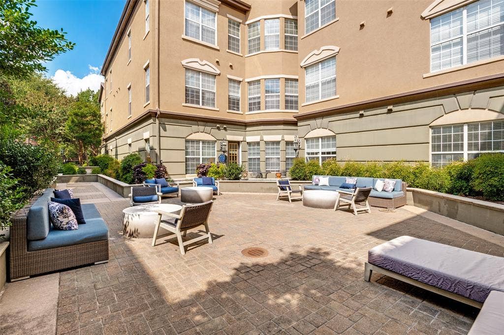 4201 Lomo Alto Drive, #204, Highland Park, TX 75219 Community patio area