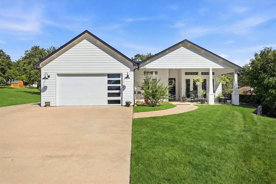 Property photo for 109 Bowie Drive, Lake Kiowa, TX