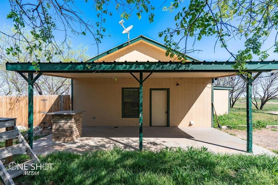 Property photo for 542 Mccartney Lane, Tye, TX