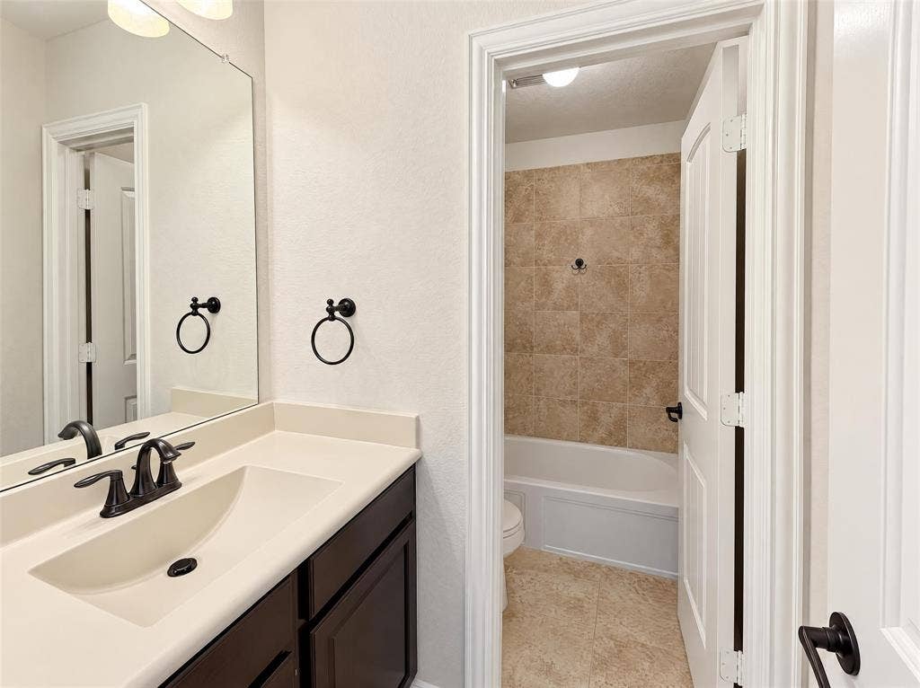 6715 Winding Valley Trail, Rowlett, TX 75089 6715 Winding Valley Trail, Rowlett, TX 75089