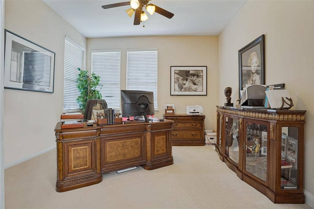 701 Crabapple Way, McKinney, TX 75072 Interior featuring neutral wall paint, broadloom carpeting, three windows with horizontal blinds, and a ceiling-mounted light fixture with a fan