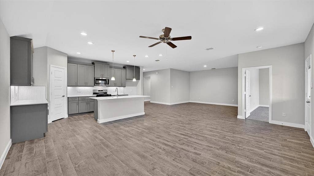 10425 SUNSET SHORE Drive, Grand Prairie, TX 76065 10425 SUNSET SHORE Drive, Grand Prairie, TX 76065