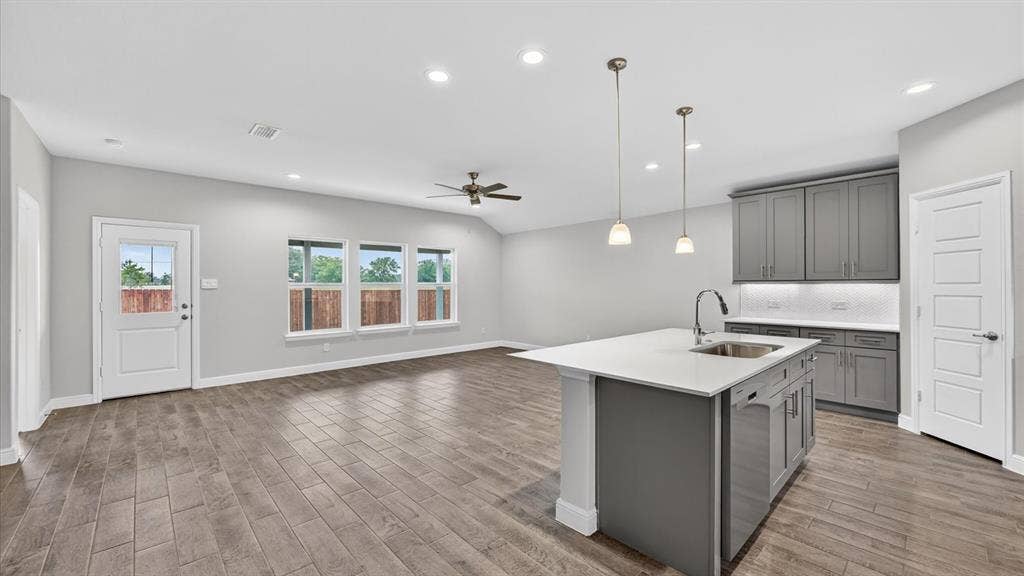 10425 SUNSET SHORE Drive, Grand Prairie, TX 76065 10425 SUNSET SHORE Drive, Grand Prairie, TX 76065