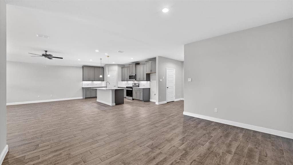 10425 SUNSET SHORE Drive, Grand Prairie, TX 76065 10425 SUNSET SHORE Drive, Grand Prairie, TX 76065