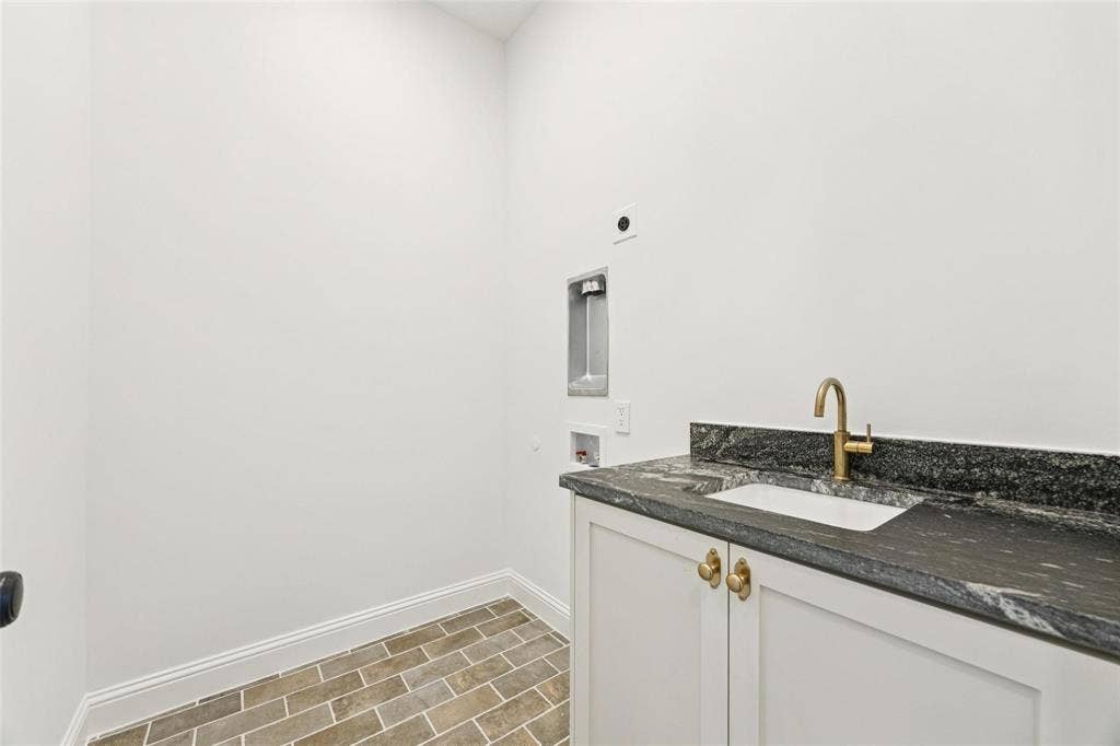 6860 Southridge Drive, Dallas, TX 75214 6860 Southridge Drive, Dallas, TX 75214