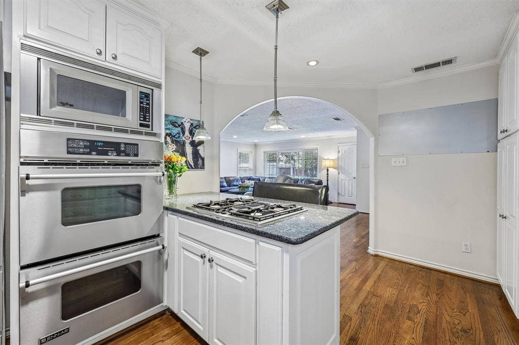 2110 Cooper Drive, Irving, TX 75061 2110 Cooper Drive, Irving, TX 75061