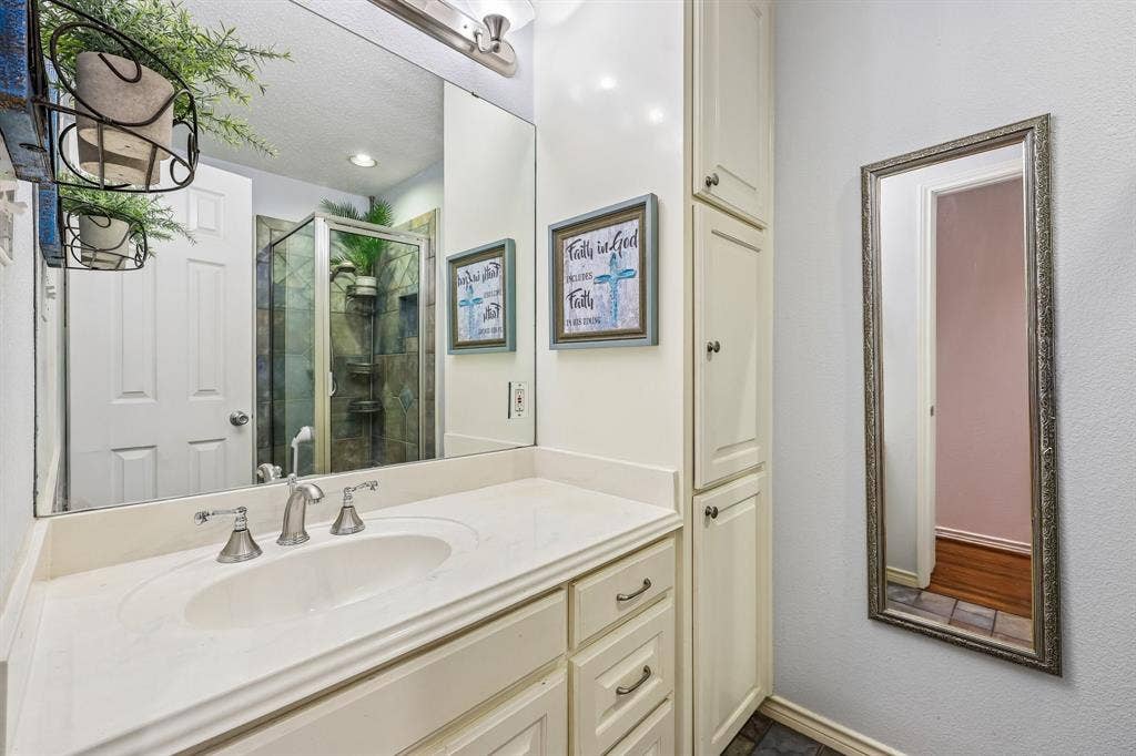 2110 Cooper Drive, Irving, TX 75061 2110 Cooper Drive, Irving, TX 75061