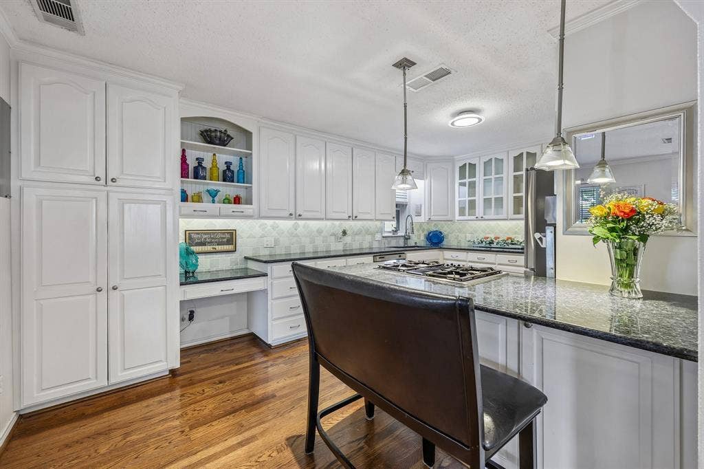 2110 Cooper Drive, Irving, TX 75061 2110 Cooper Drive, Irving, TX 75061