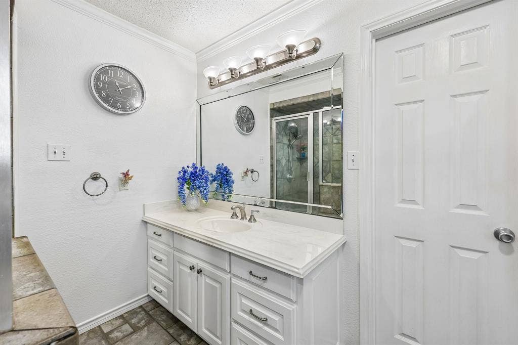 2110 Cooper Drive, Irving, TX 75061 2110 Cooper Drive, Irving, TX 75061